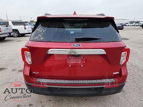 Used 2020 Ford Explorer XLT image 8