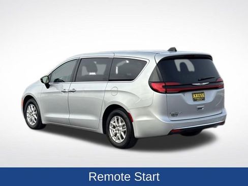 Used 2024 Chrysler Pacifica Touring-L FWD image 25