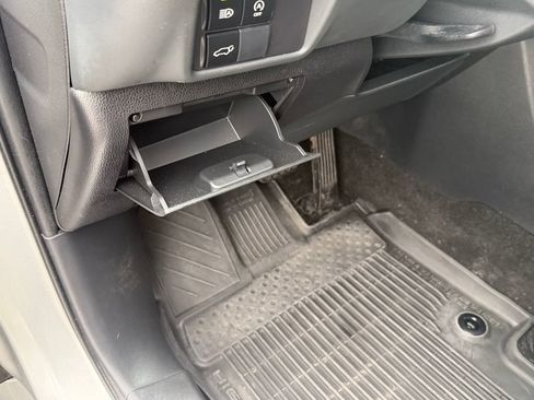 Used 2023 Toyota Highlander XLE AWD/4WD image 17