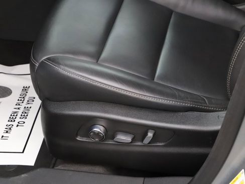 Used 2025 Cadillac XT4 Premium Luxury image 16