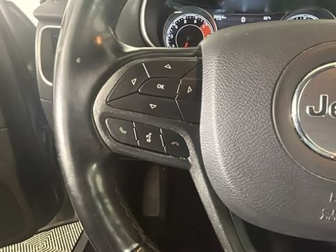 Used 2020 Jeep Cherokee Trailhawk w/ Cold Weather Group AWD/4WD image 16