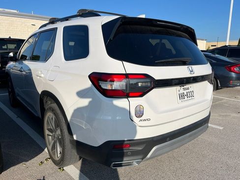 Used 2025 Honda Pilot Elite image 4