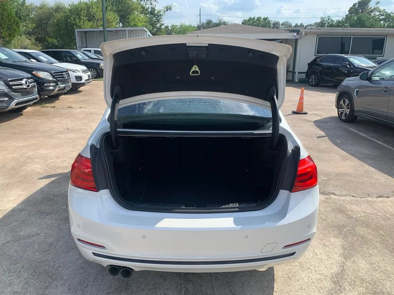 Used 2017 BMW 330i Sedan RWD image 19