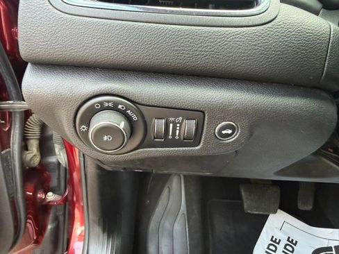 Used 2016 Chrysler 200 S w/ Comfort Group FWD image 21