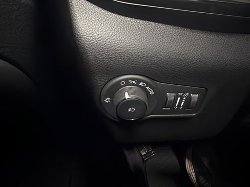 Used 2025 Jeep Compass Trailhawk AWD/4WD image 22