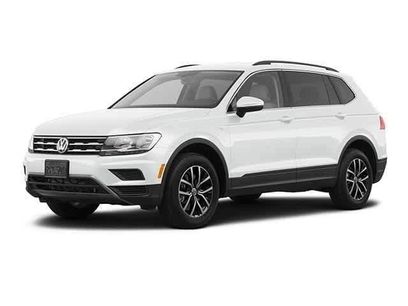 Used 2020 Volkswagen Tiguan SE w/ Panoramic Sunroof Package