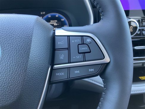 New 2026 Toyota Highlander Limited image 9