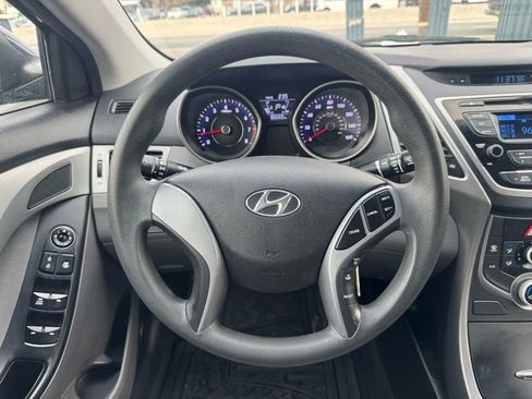 Used 2015 Hyundai Elantra SE image 28