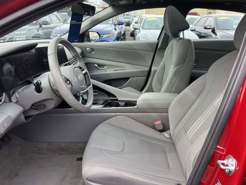 Used 2025 Hyundai Elantra SEL image 15