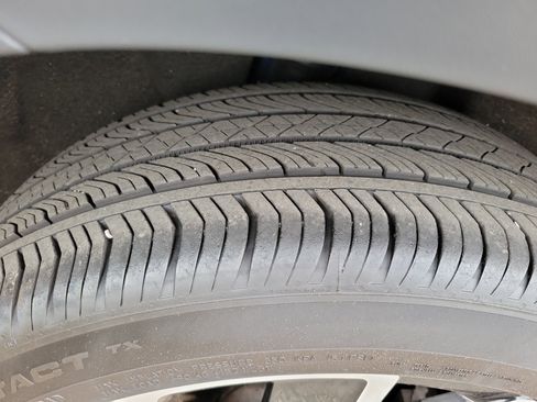 Used 2024 Volkswagen Taos SEL image 31