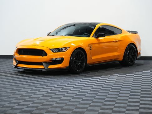 Used 2018 Ford Mustang Shelby GT350 image 3