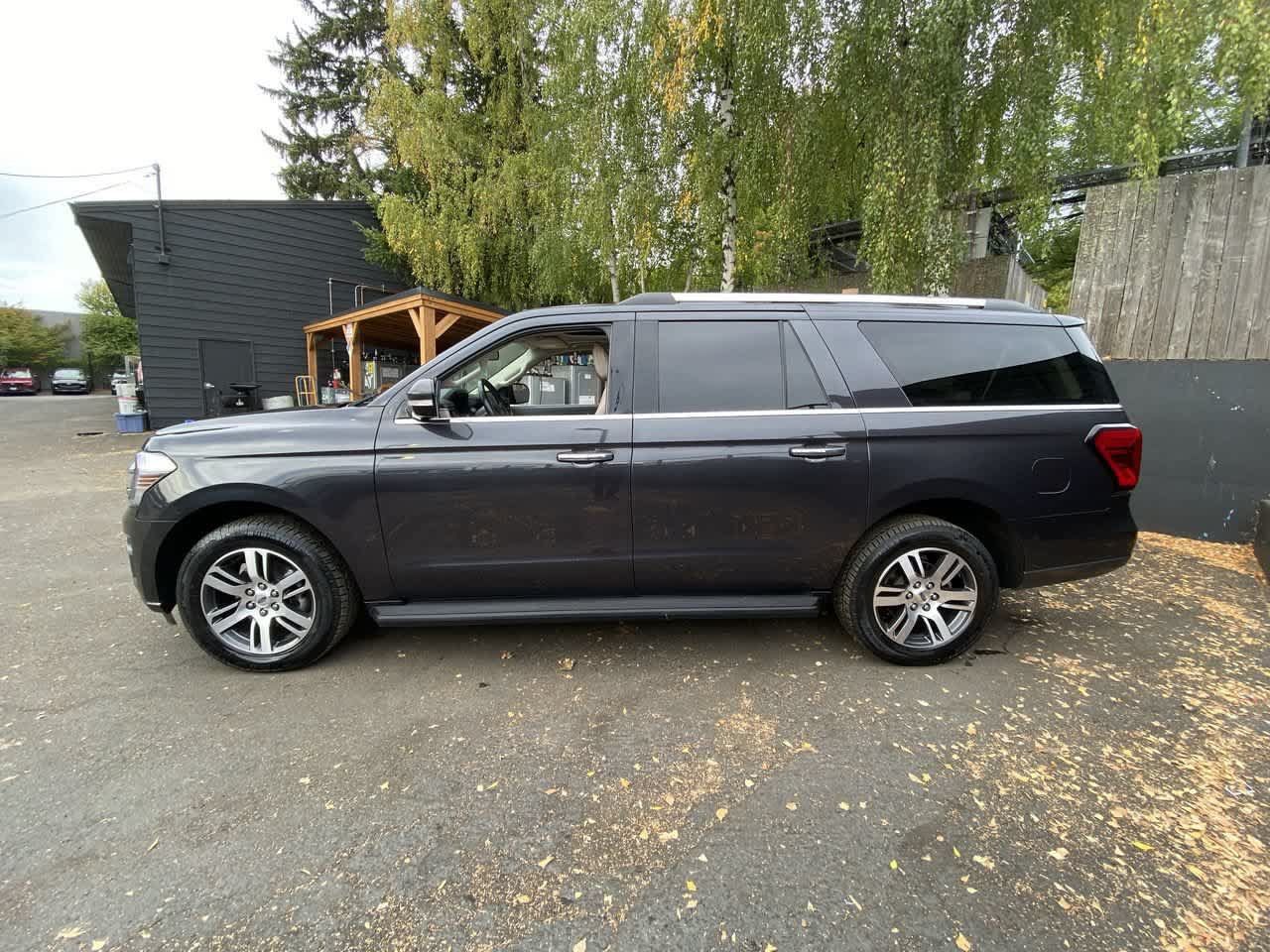 Used 2024 Ford Expedition Max Limited AWD/4WD image 3