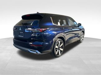 New 2026 Mitsubishi Outlander SE FWD video 3