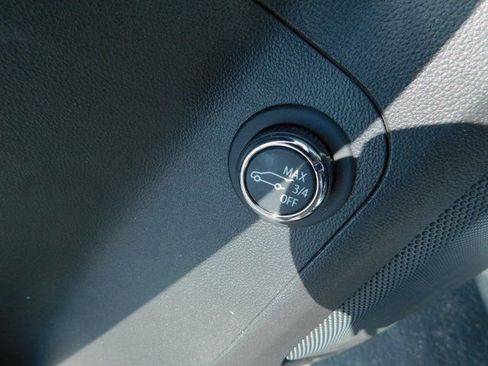 Used 2023 GMC Acadia SLE w/ Driver Convenience Package image 29