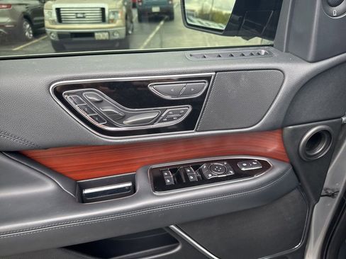 Used 2022 Lincoln Navigator Reserve AWD/4WD image 17
