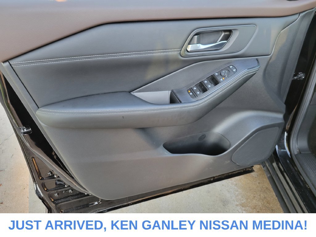 Certified 2023 Nissan Rogue SV w/ SV Premium B Package AWD/4WD image 15