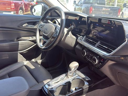 Used 2024 Chevrolet Trax ACTIV w/ Sunroof Package FWD image 37