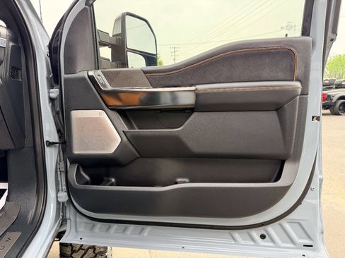 Used 2024 Ford F450 Platinum w/ FX4 Off-Road Package image 43