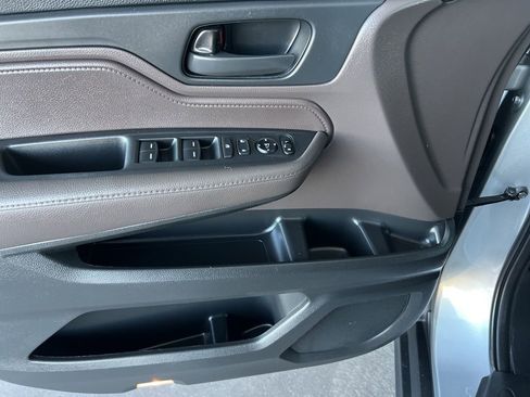 Used 2019 Honda Odyssey EX image 12
