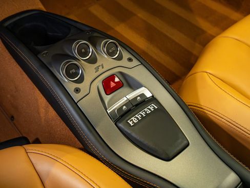 Used 2011 Ferrari 458 Italia Coupe RWD image 15