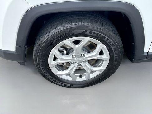 Used 2024 Jeep Compass Latitude AWD/4WD image 30