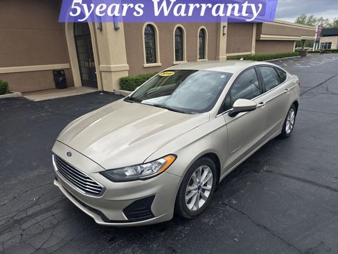 Used 2019 Ford Fusion SE FWD image 2
