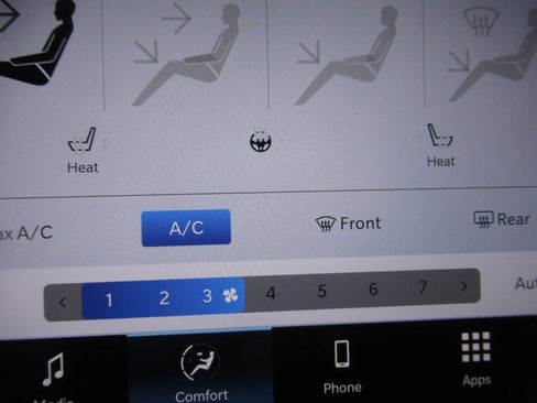 Used 2025 Chrysler Pacifica Select image 31