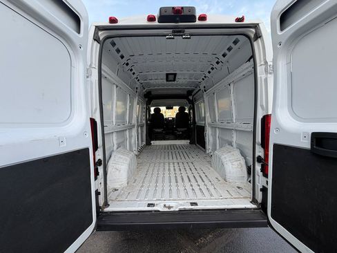 Used 2024 RAM ProMaster 2500 w/ Convenience Group FWD image 11