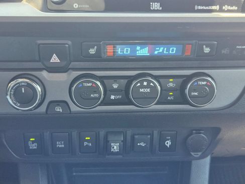 Used 2020 Toyota Tacoma TRD Sport w/ TRD Premium Sport Package AWD/4WD image 24