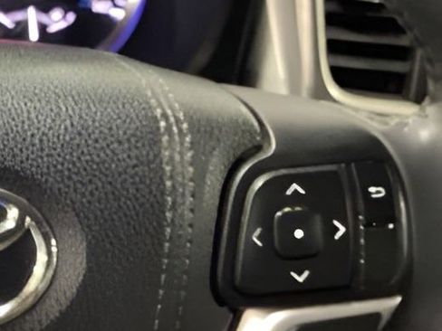 Used 2016 Toyota Highlander Plus AWD/4WD image 14