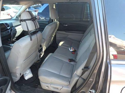 Used 2018 Honda Pilot Touring image 6