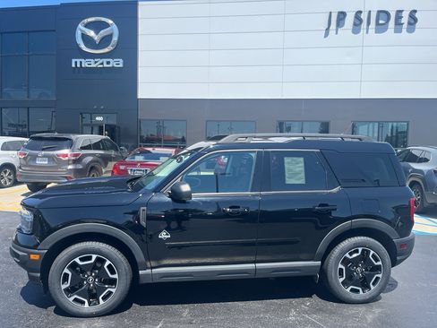 Used 2023 Ford Bronco Sport Outer Banks w/ Tech Package AWD/4WD image 2