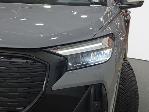 Used 2024 Audi Q4 e-tron Premium Plus w/ Premium Plus image 31