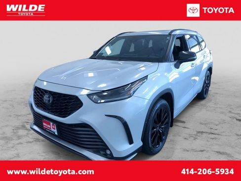 Used 2023 Toyota Highlander XSE FWD image 1