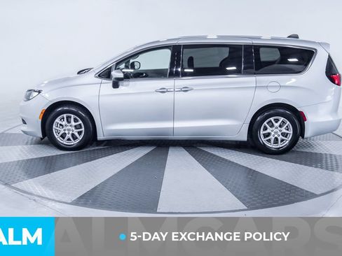 Used 2023 Chrysler Voyager LX FWD image 3