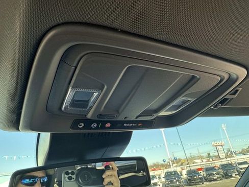 Used 2025 GMC Sierra 1500 SLT image 28
