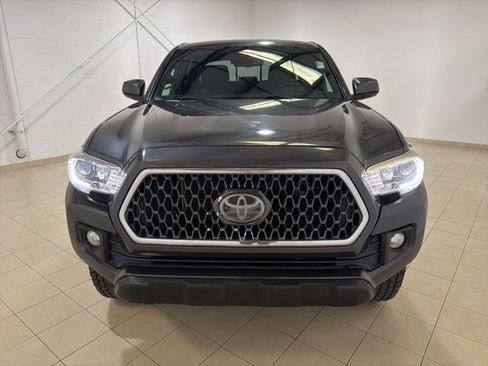 Used 2019 Toyota Tacoma TRD Off-Road w/ Technology Package AWD/4WD image 8
