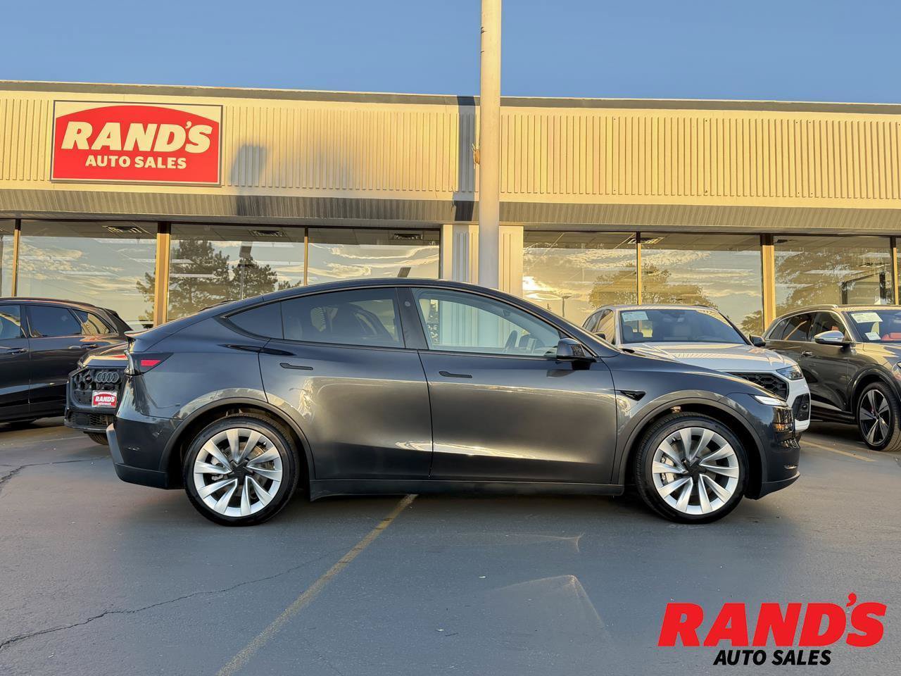 Used 2026 Tesla Model Y Long Range AWD/4WD image 1