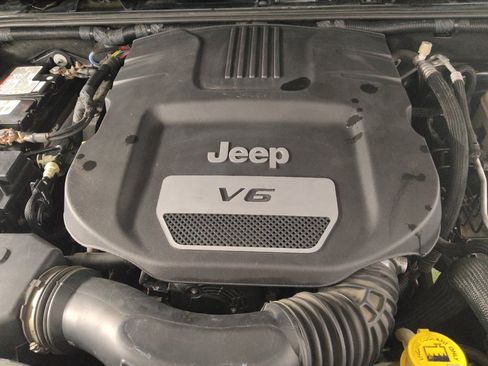 Used 2016 Jeep Wrangler Unlimited Rubicon AWD/4WD image 30