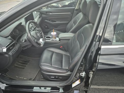 Used 2023 Nissan Altima 2.5 SR w/ SR Premium Package AWD/4WD image 4