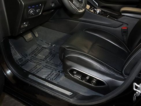 Used 2022 Jeep Grand Cherokee Overland w/ Luxury Tech Group IV image 26