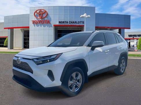 Used 2024 Toyota RAV4 XLE w/ Convenience Package FWD image 5