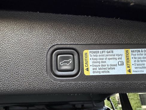 Used 2007 Cadillac Escalade AWD w/ Information Package image 8