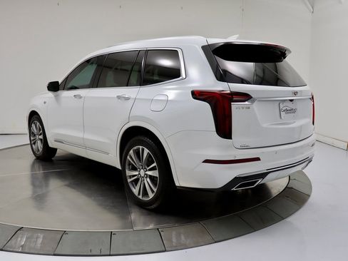 Used 2022 Cadillac XT6 Premium Luxury image 3