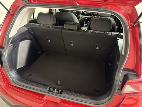 Used 2025 Hyundai Venue SEL FWD image 21