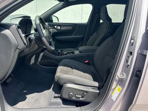 New 2026 Volvo XC40 B5 Ultra w/ Climate Package image 9