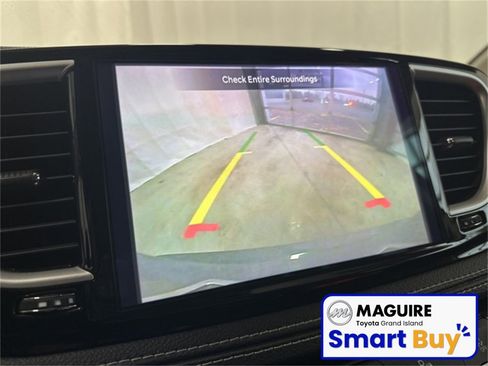 Used 2022 Chrysler Pacifica Touring-L image 14