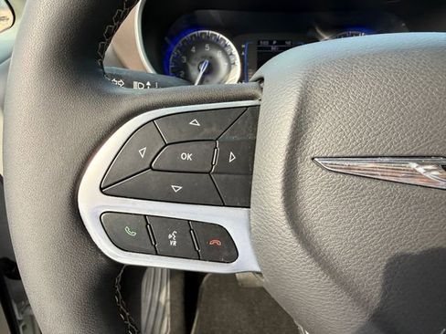Used 2023 Chrysler Voyager LX FWD image 17