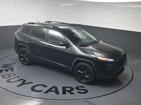 Used 2016 Jeep Cherokee Sport w/ Cold Weather Group AWD/4WD image 32