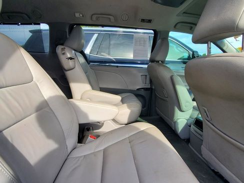 Used 2017 Toyota Sienna XLE w/ XLE Navigation Package image 6